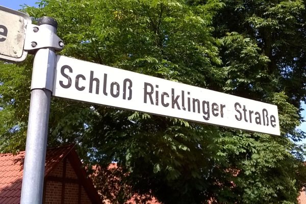 Straßenschild_Schloß_Ricklinger_Straße_3zu2
